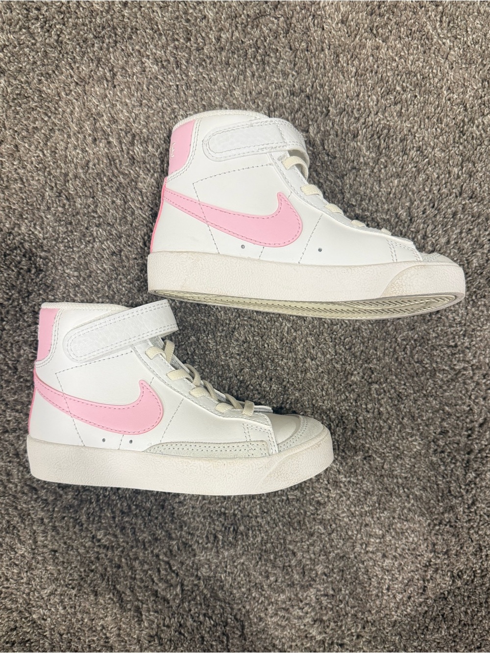 Nike Blazer Mid ‘77 Preschool Girls’ High-Top Sneakers in Summit White/Pink Foam